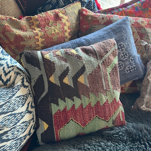 Other - 🇹🇷Handwoven Turkish Kilim pillow 15” Insert included but the zipper is broken